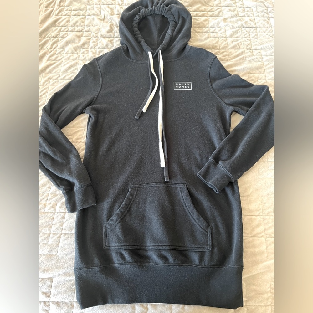 Long, body hugging, hoodie